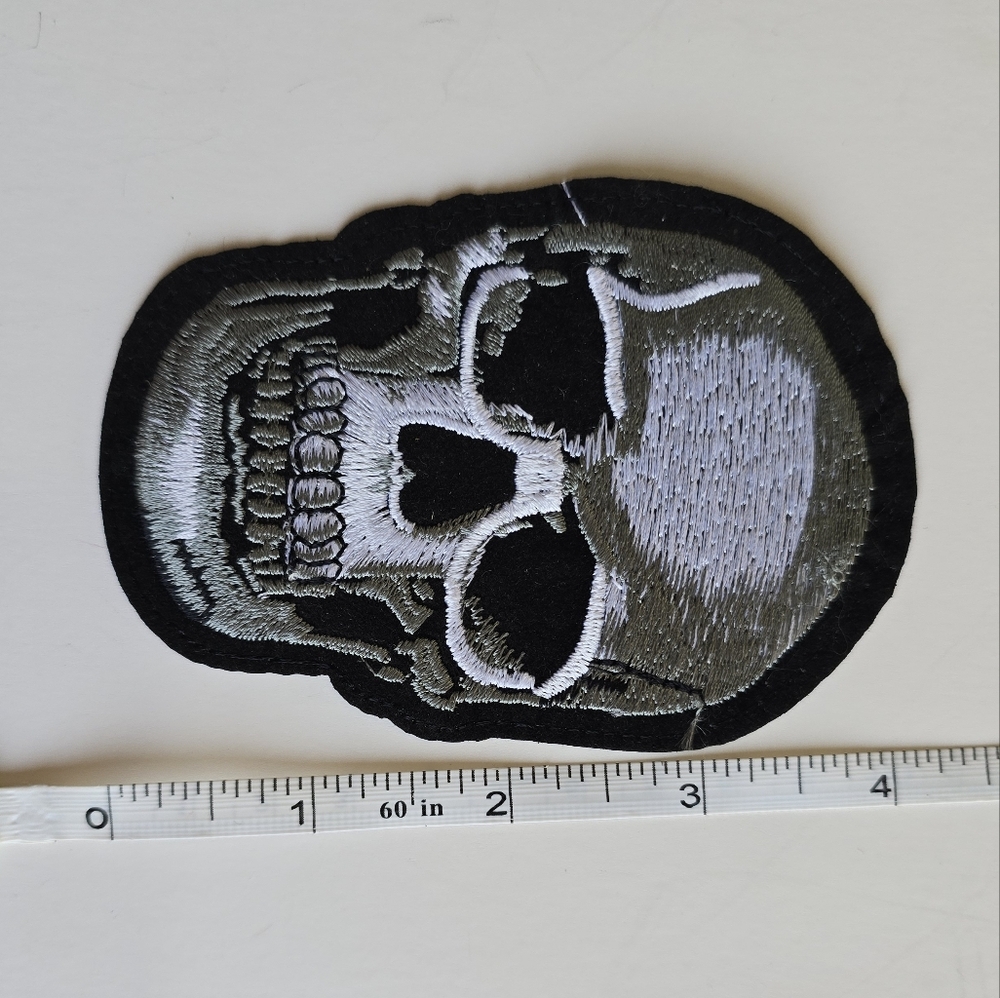 💀 Skull Iron-on Patch - Picture 5 of 6